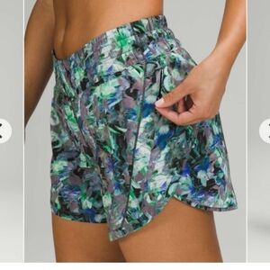 Lululemon Track That Mid-Rise Short 5"
Rapid Flourish Multi